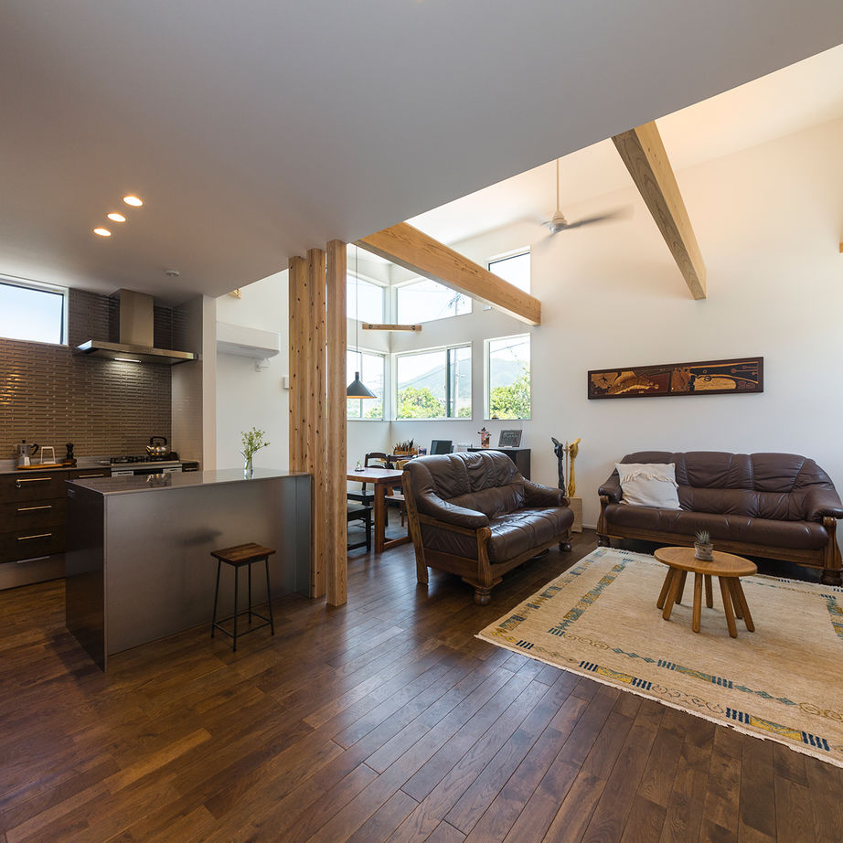 オークデザインハウス（オークス建設） 【2000万円～2499万円で建てた二世帯】吹抜けリビング×中庭×趣味を大事にする空間×環境を活かしたデザインの建築実例画像4