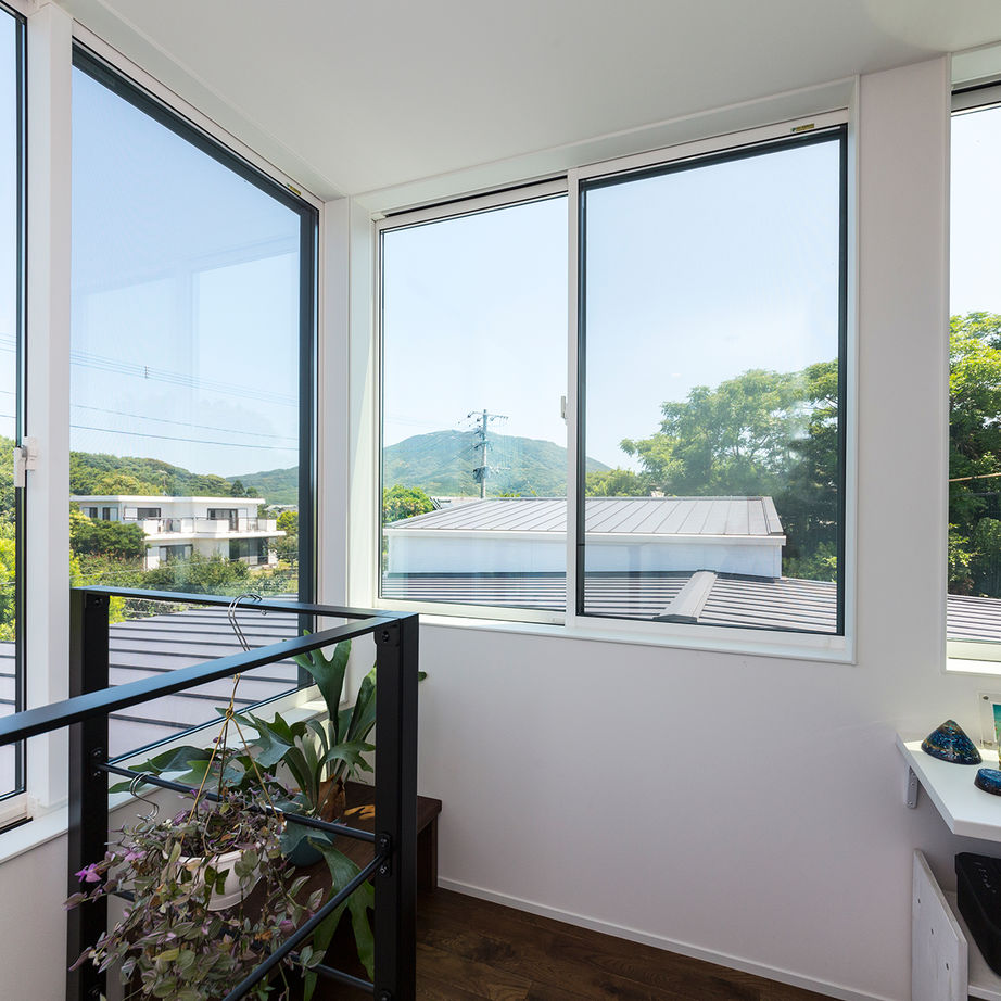 オークデザインハウス（オークス建設） 【2000万円～2499万円で建てた二世帯】吹抜けリビング×中庭×趣味を大事にする空間×環境を活かしたデザインの建築実例画像9