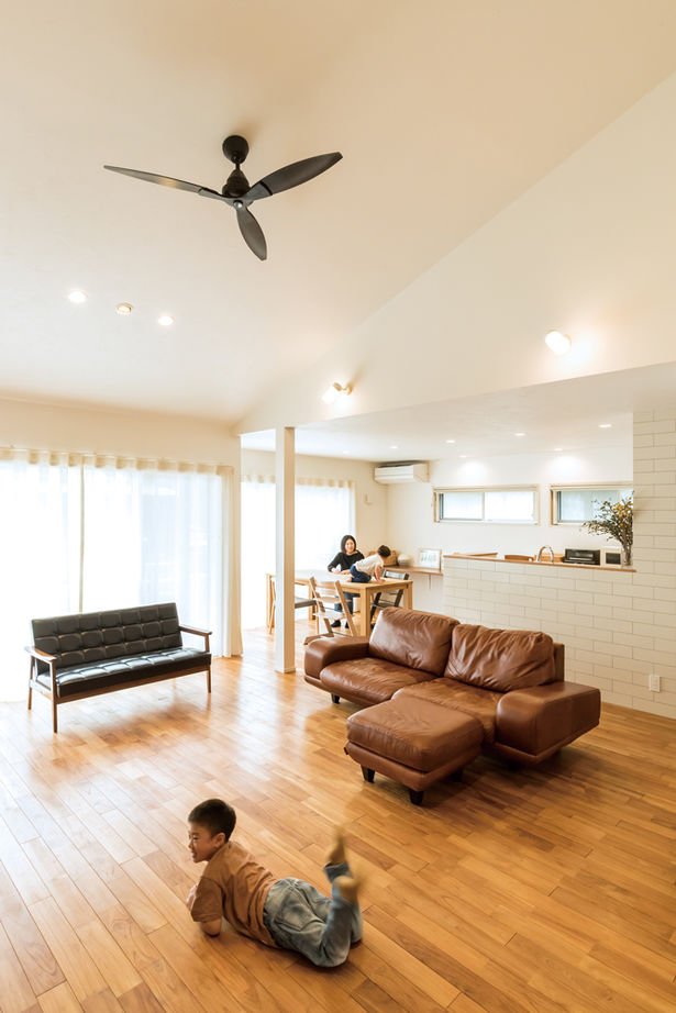 オークデザインハウス（オークス建設） 【2000万円～2499万円で建てた家】オーク無垢床×屋久島地杉のウッドデッキ×数年後の快適性を配慮した住まいの建築実例画像5