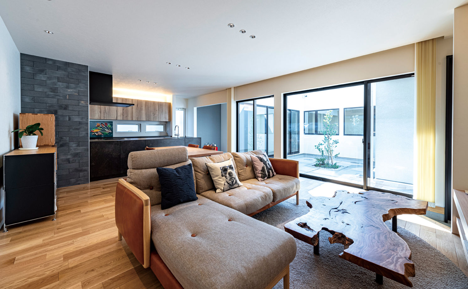 オークデザインハウス（オークス建設） 【2500万円～2999万円】パティオを囲む開放的な平屋。家族4世代が心地よく暮らす、デザイン性と機能が共存の建築実例画像3