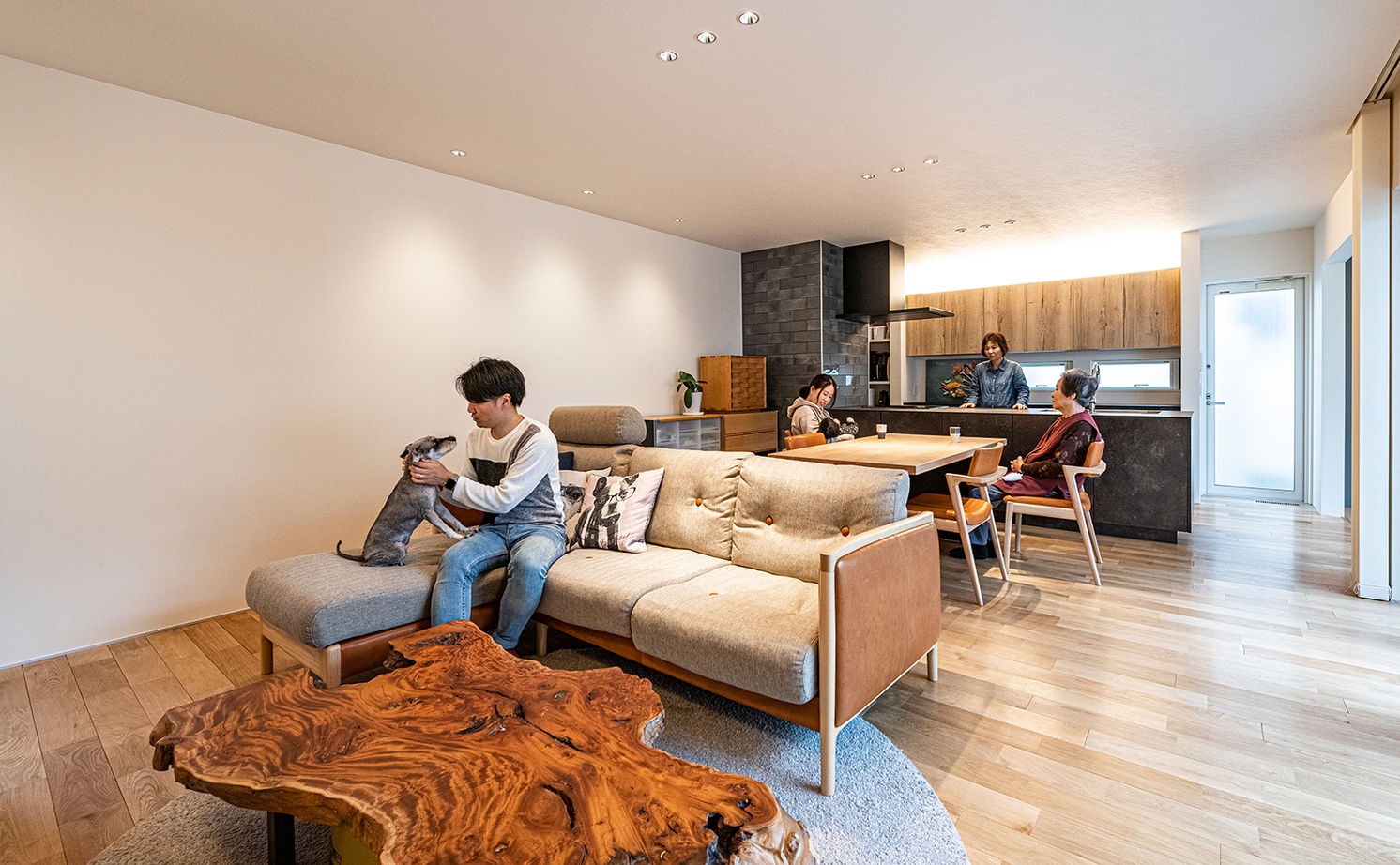 オークデザインハウス（オークス建設） 【2500万円～2999万円】パティオを囲む開放的な平屋。家族4世代が心地よく暮らす、デザイン性と機能が共存の建築実例画像4