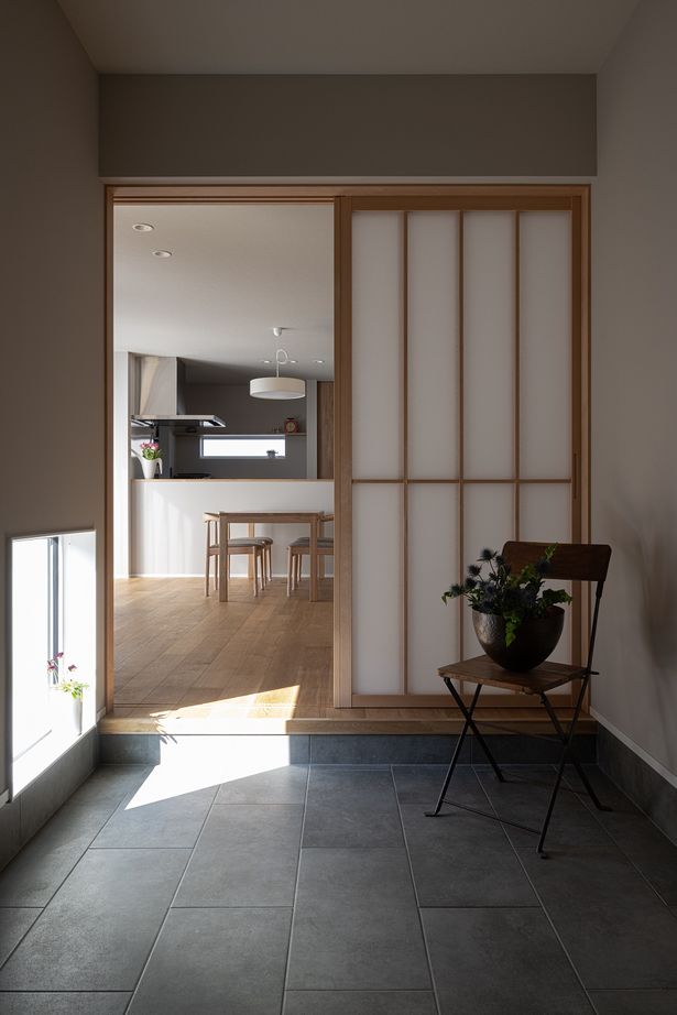 オークデザインハウス（オークス建設） 【2000万円～2499万円で建てた家】陰影が美しい和モダンの家|土間のある暮らしの建築実例画像2