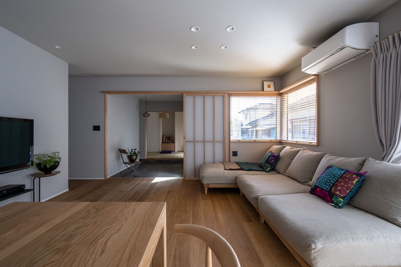 オークデザインハウス（オークス建設） 【2000万円～2499万円で建てた家】陰影が美しい和モダンの家|土間のある暮らしの建築実例画像3