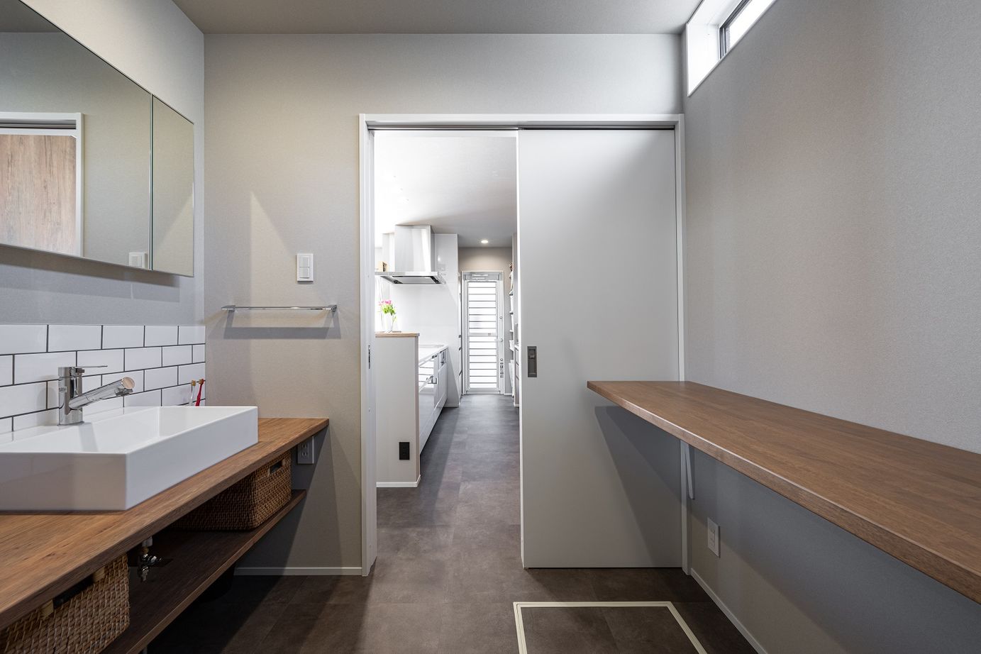 オークデザインハウス（オークス建設） 【2000万円～2499万円で建てた家】陰影が美しい和モダンの家|土間のある暮らしの建築実例画像7