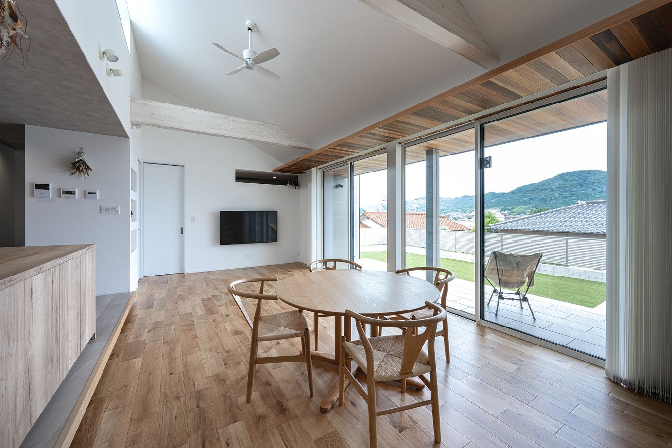 オークデザインハウス（オークス建設） 【2000万円～2499万円で建てた平屋】共存を目指した家の建築実例画像2