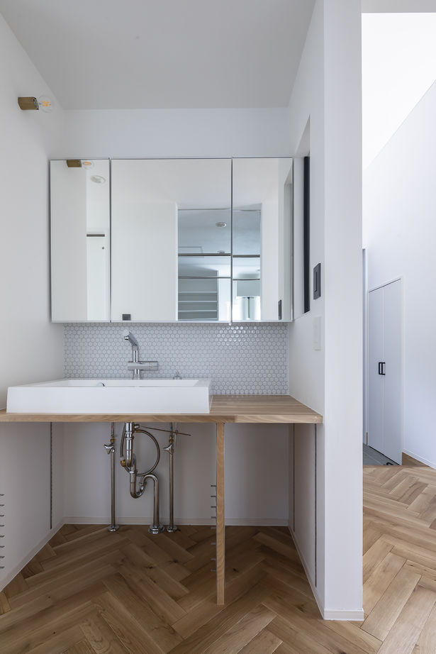 STV興発 【札幌市/5人家族(二世帯同居・子ども2人)/造作洗面】家中どこにいても明るい。光と家族を繋ぐ住まいの建築実例画像7