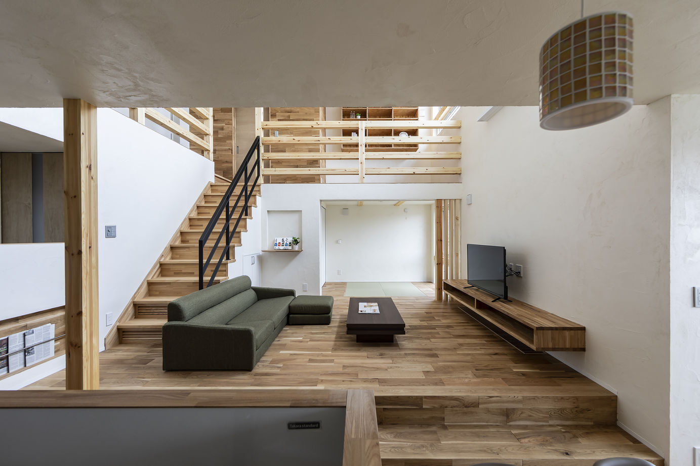 STV興発 【札幌市/4人家族(子ども2人)/書斎】スキップフロアと吹き抜けがつくる開放的な空間が広がる住まいの建築実例画像2