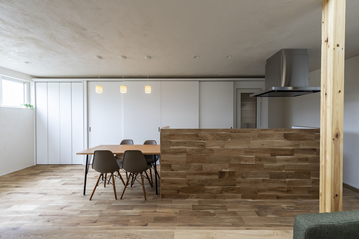 STV興発 【札幌市/4人家族(子ども2人)/書斎】スキップフロアと吹き抜けがつくる開放的な空間が広がる住まいの建築実例画像5