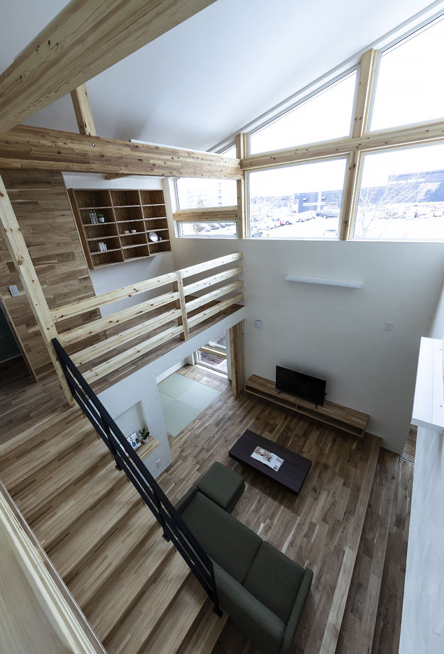 STV興発 【札幌市/4人家族(子ども2人)/書斎】スキップフロアと吹き抜けがつくる開放的な空間が広がる住まいの建築実例画像7