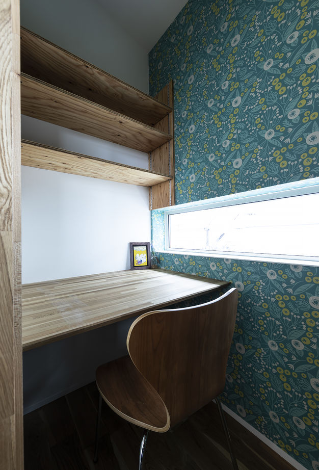 STV興発 【札幌市/4人家族(子ども2人)/書斎】スキップフロアと吹き抜けがつくる開放的な空間が広がる住まいの建築実例画像8