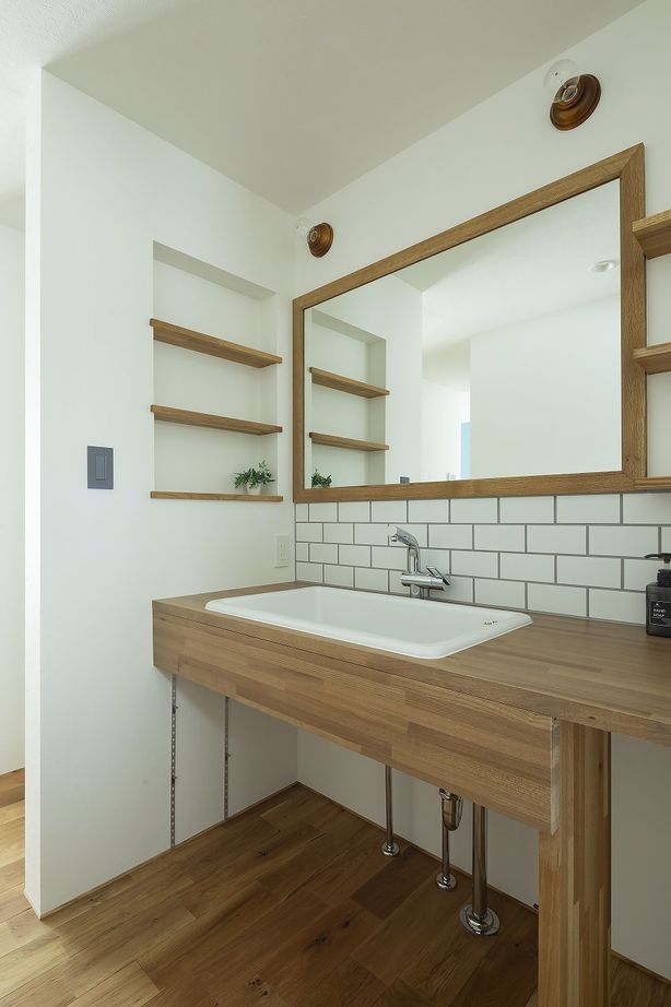 STV興発 【札幌市/3LDK間取図/畳コーナー/造作収納/造作洗面】リビングや縁側から庭の桜を愉しむ住まいの建築実例画像9