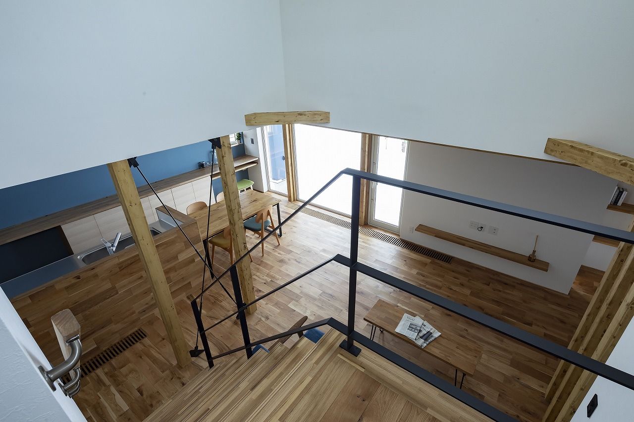 STV興発 【札幌市/3LDK間取図/畳コーナー/造作収納/造作洗面】リビングや縁側から庭の桜を愉しむ住まいの建築実例画像10