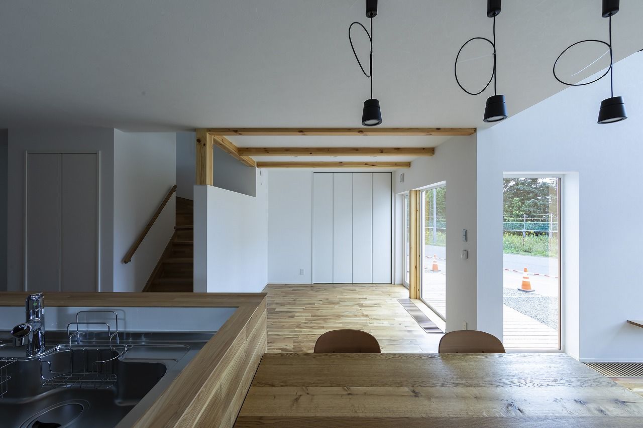 STV興発 【江別市/3LDK+S/組込カーポート/スタディコーナー】変形角地を活かしたこだわり溢れる外観の住まいの建築実例画像6