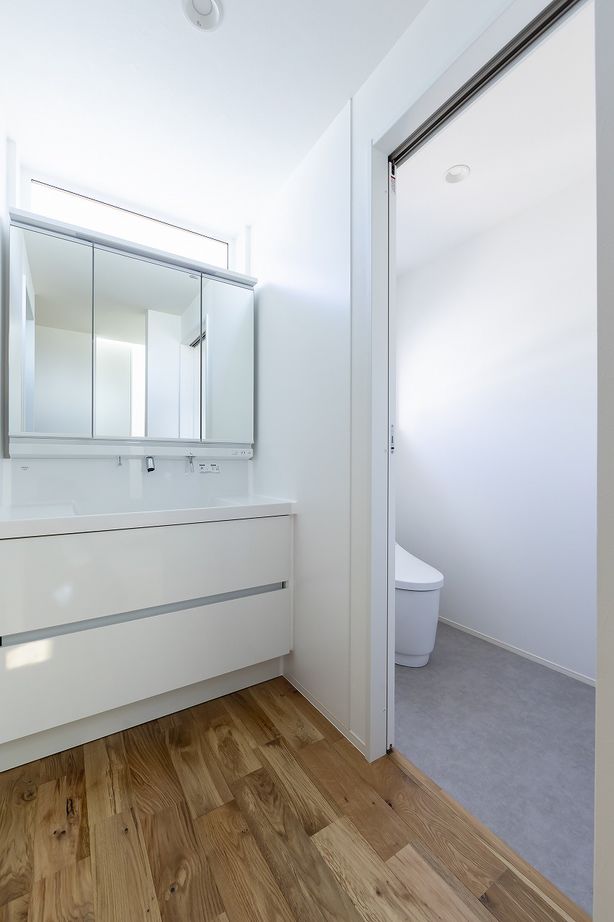 STV興発 【江別市/3LDK+S/組込カーポート/スタディコーナー】変形角地を活かしたこだわり溢れる外観の住まいの建築実例画像9