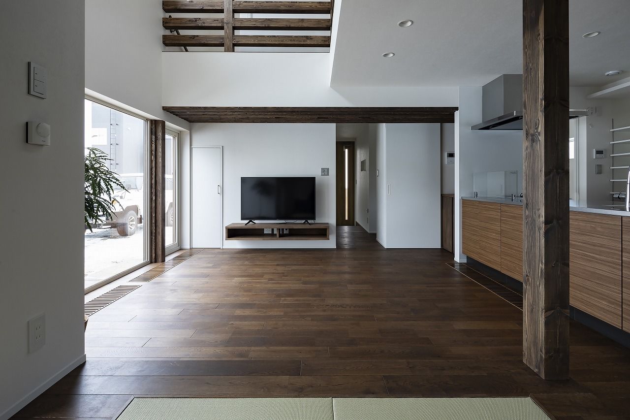 STV興発 【江別市/３LDK間取図/ワークスペース】こだわりの畳コーナーがある、木の温もり溢れる開放的な住まいの建築実例画像2