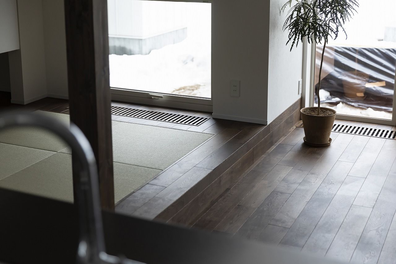 STV興発 【江別市/３LDK間取図/ワークスペース】こだわりの畳コーナーがある、木の温もり溢れる開放的な住まいの建築実例画像6