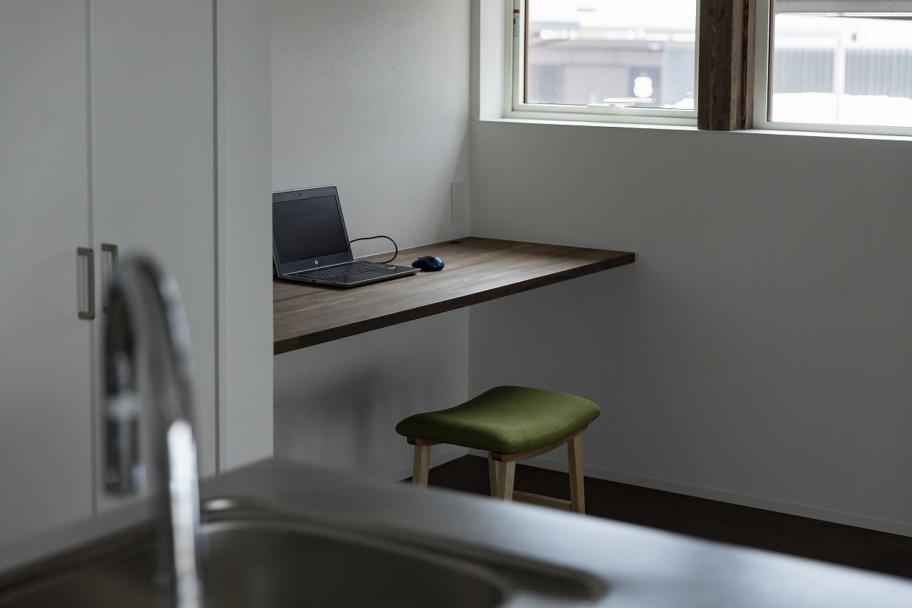 STV興発 【江別市/３LDK間取図/ワークスペース】こだわりの畳コーナーがある、木の温もり溢れる開放的な住まいの建築実例画像7