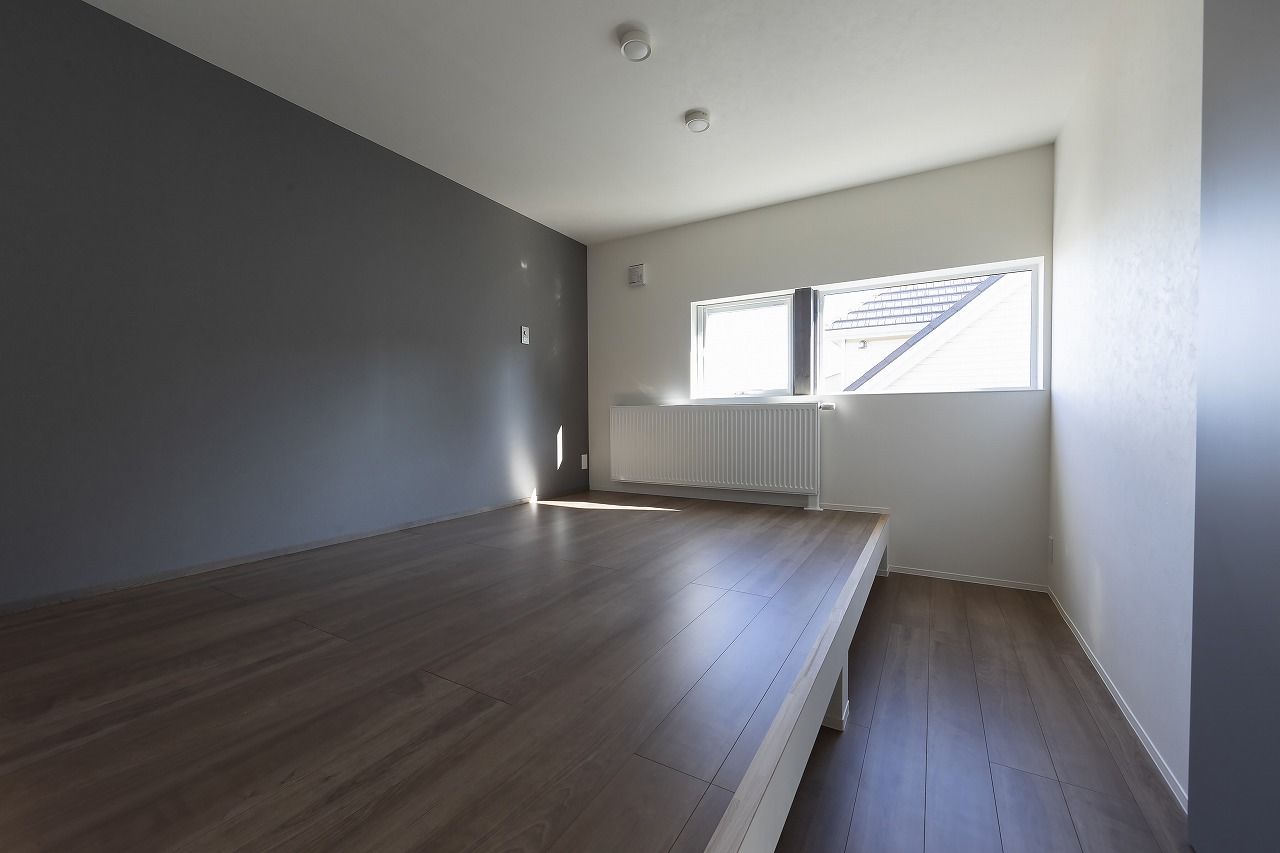 STV興発 【札幌市/3LDK+フリールーム間取図/造作家具】大胆に施したレッドシダー無塗装板の外観が特徴的な住まいの建築実例画像10