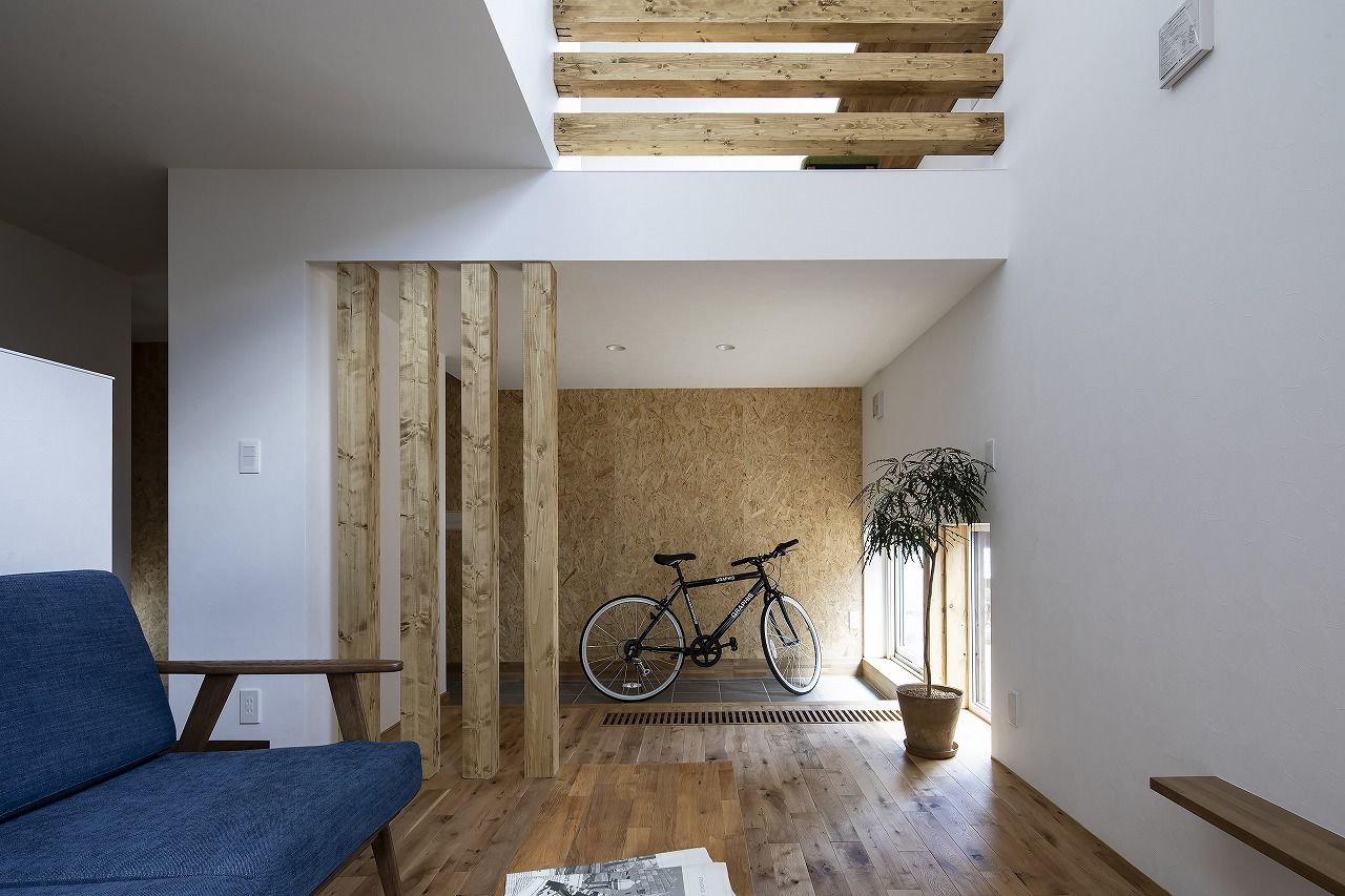 STV興発 【札幌市/３LDK+フリールーム間取図/土間/カウンター/無垢材】東西に長い敷地でも日当たり抜群の住まいの建築実例画像3