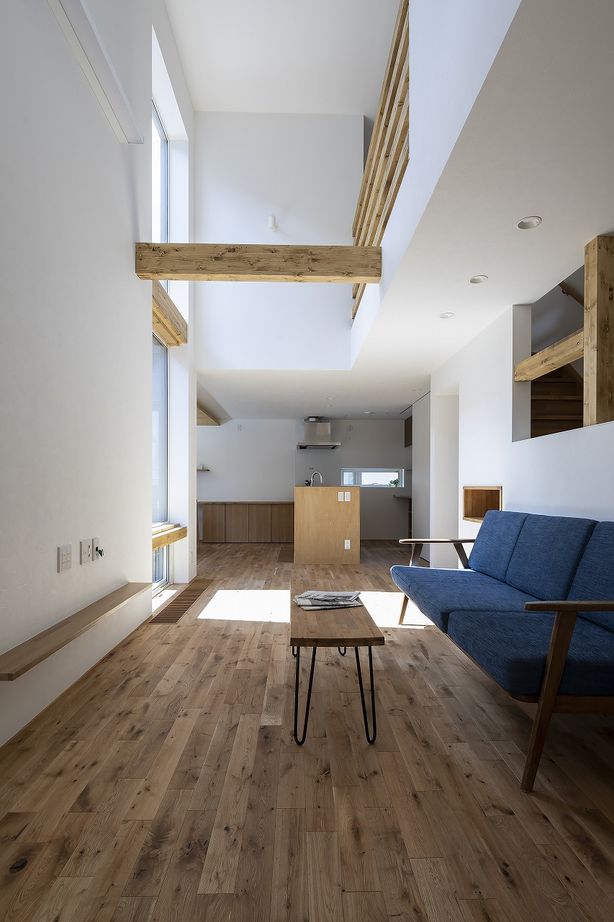 STV興発 【札幌市/３LDK+フリールーム間取図/土間/カウンター/無垢材】東西に長い敷地でも日当たり抜群の住まいの建築実例画像4