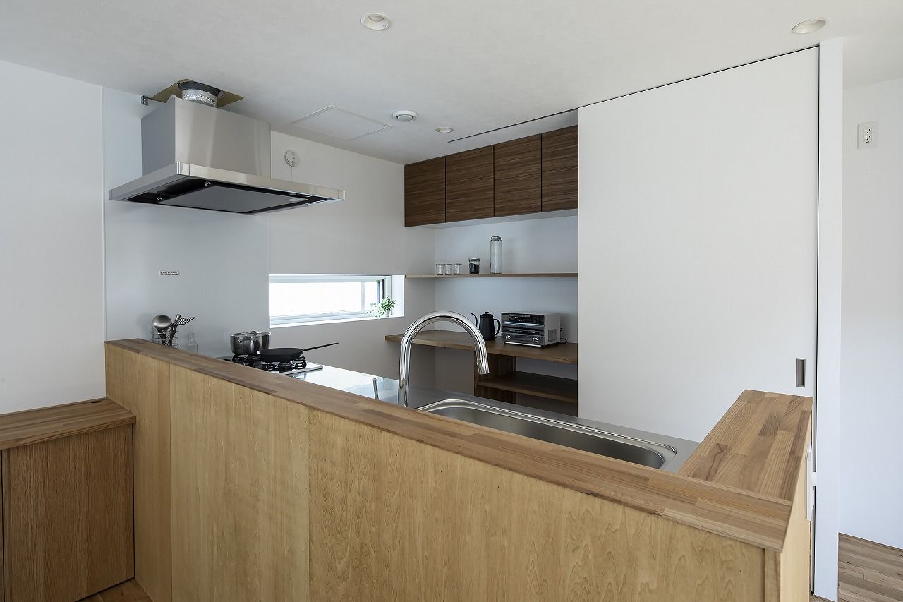 STV興発 【札幌市/３LDK+フリールーム間取図/土間/カウンター/無垢材】東西に長い敷地でも日当たり抜群の住まいの建築実例画像7