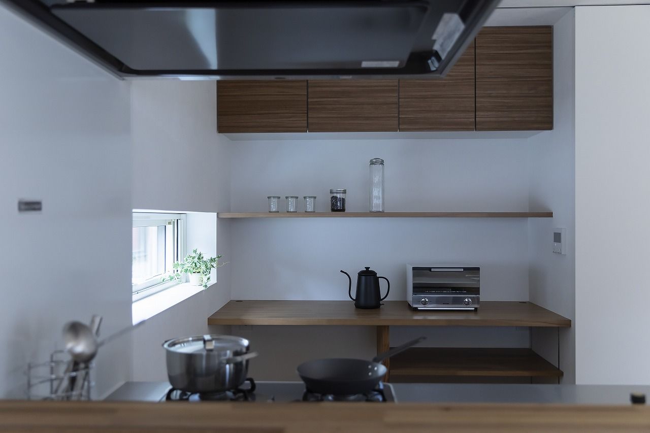 STV興発 【札幌市/３LDK+フリールーム間取図/土間/カウンター/無垢材】東西に長い敷地でも日当たり抜群の住まいの建築実例画像8