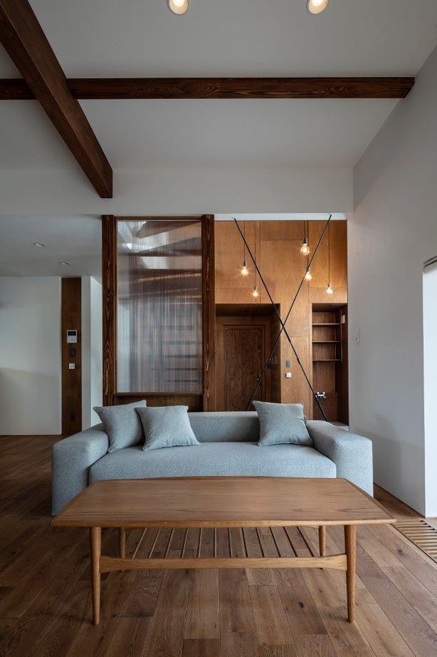 STV興発 【札幌/3LDK+フリールーム/収納充実 /インナーガレージ】ガルバリウム鋼板と塗り壁の高級感のある外観の建築実例画像2