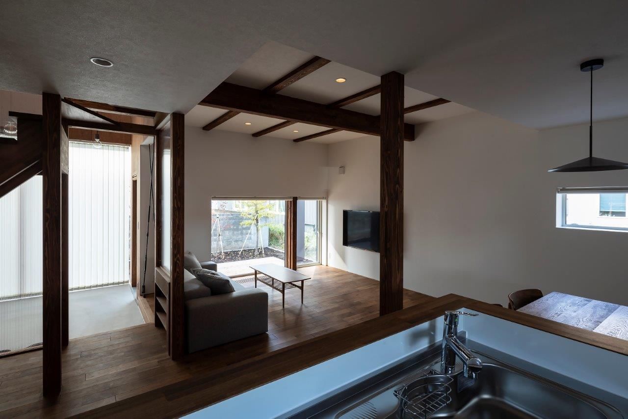 STV興発 【札幌/3LDK+フリールーム/収納充実 /インナーガレージ】ガルバリウム鋼板と塗り壁の高級感のある外観の建築実例画像4