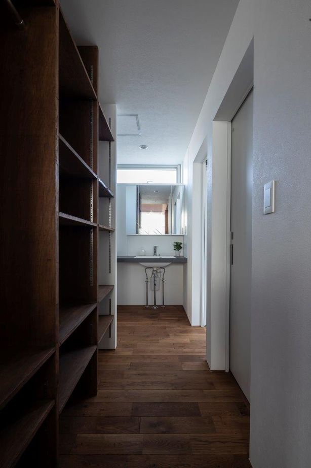 STV興発 【札幌/3LDK+フリールーム/収納充実 /インナーガレージ】ガルバリウム鋼板と塗り壁の高級感のある外観の建築実例画像6