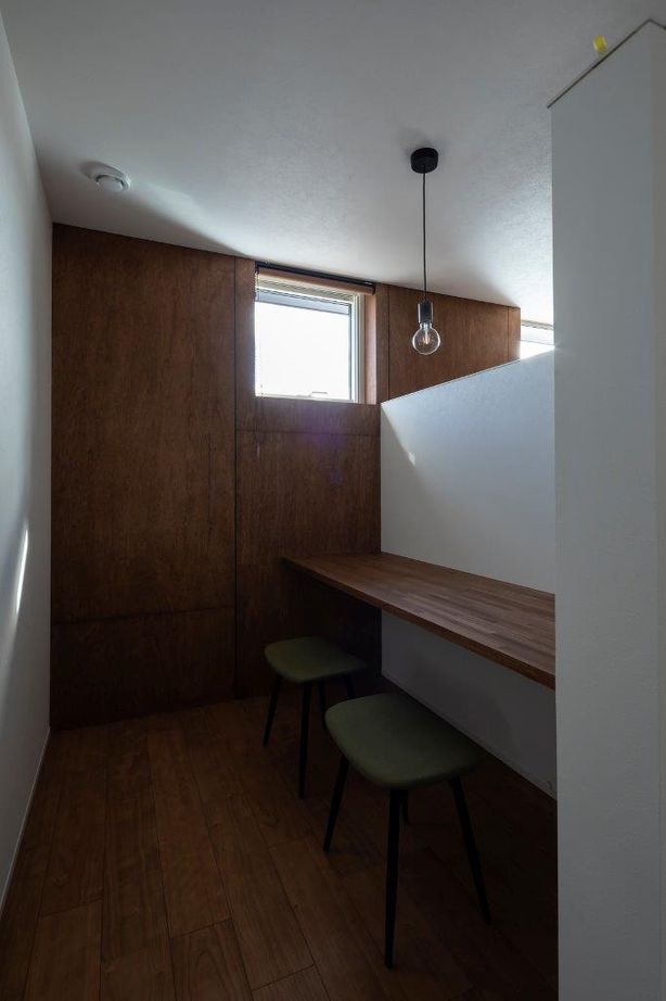 STV興発 【札幌/3LDK+フリールーム/収納充実 /インナーガレージ】ガルバリウム鋼板と塗り壁の高級感のある外観の建築実例画像10