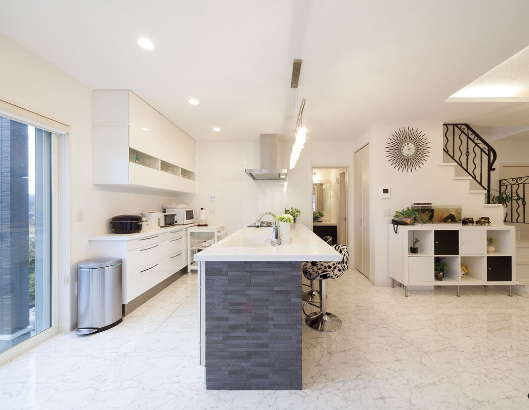 東創プランニングサービス 【2000万円】【間取り有】R型のリビングから景色を楽しむ。リゾートライクな家を土地探しから形にの建築実例画像3