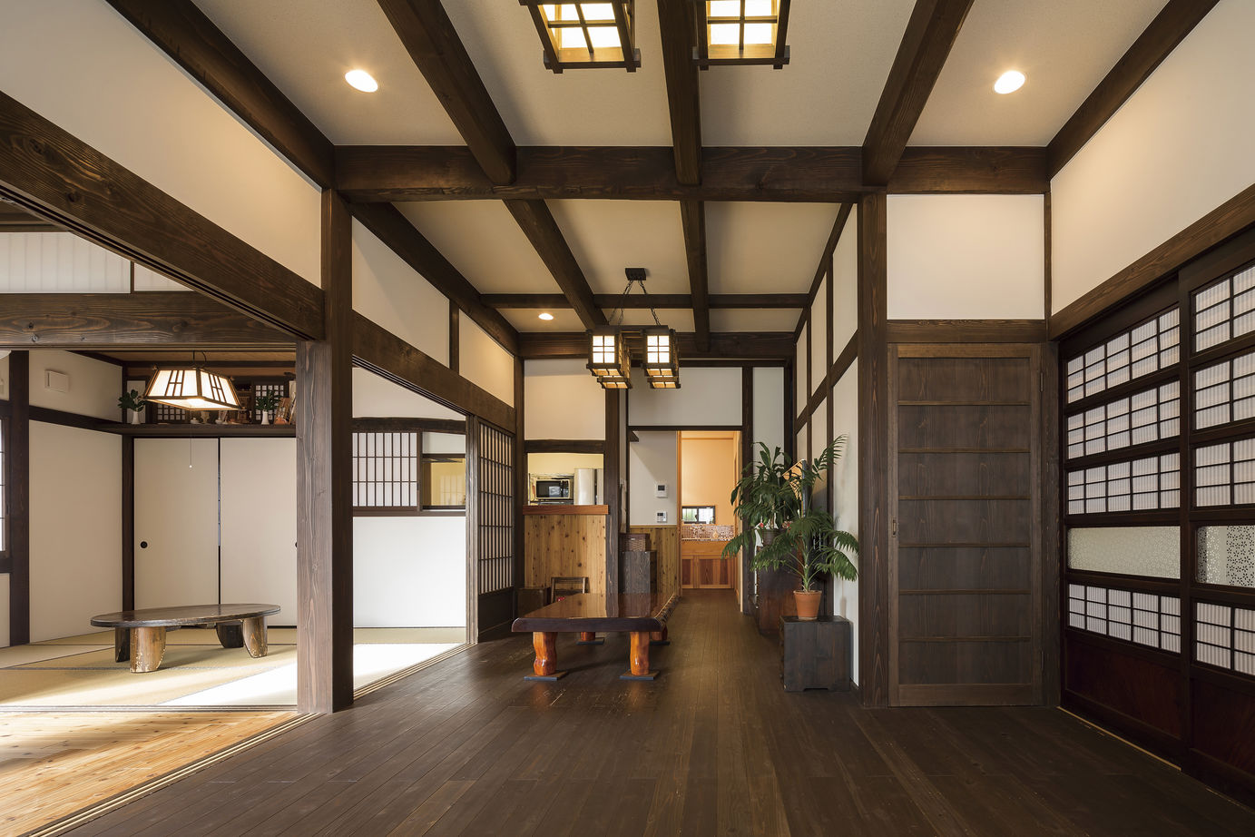 東創プランニングサービス 【2000万円】【間取り有】長年住み継いだような雰囲気の古民家スタイルのガレージハウスの建築実例画像2