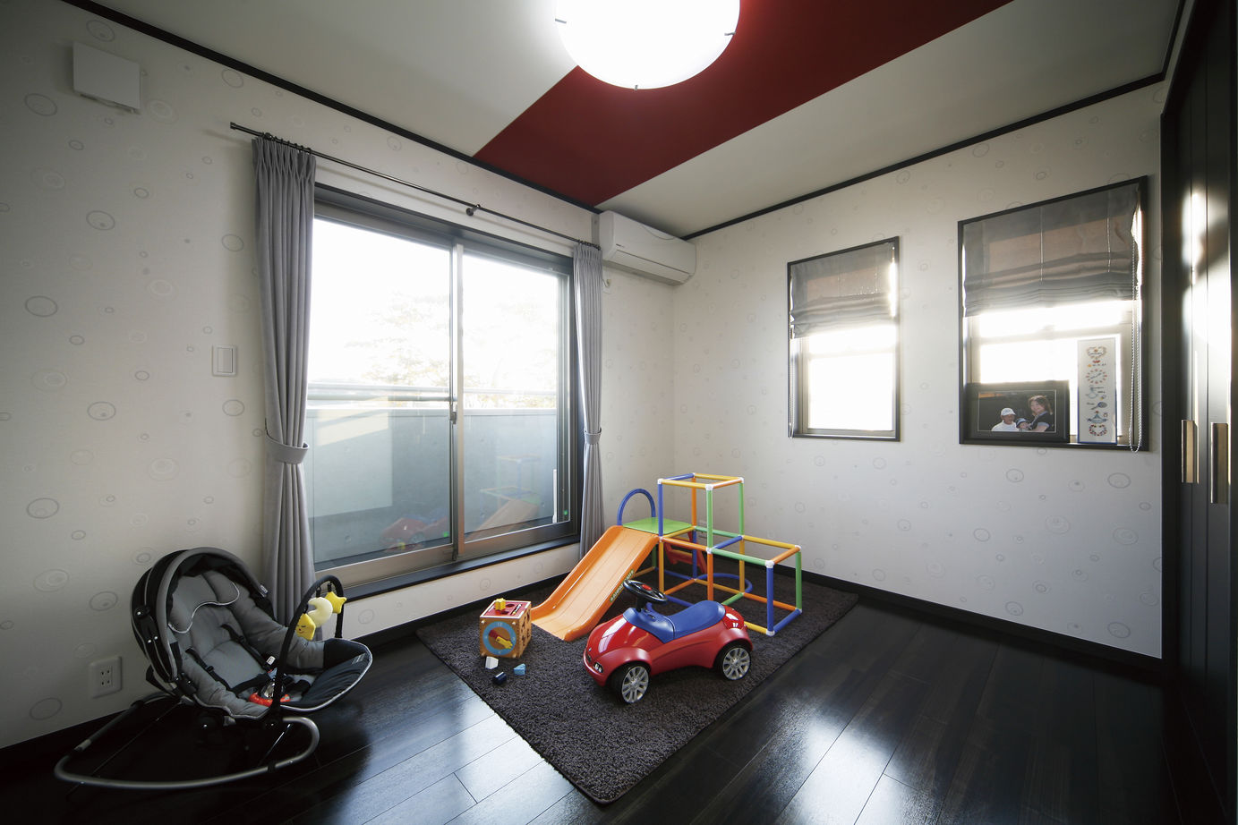 東創プランニングサービス 【間取り有】大理石の床とコンクリート調の壁がスタイリッシュ。Rosso(赤)がテーマのガレージハウスの建築実例画像8