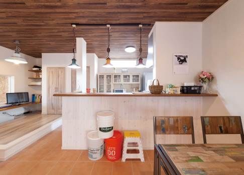 東創プランニングサービス 【1900万円】【ガレージハウス】2台のバイクと車も余裕で入る！アメリカンスタイルの家の建築実例画像2