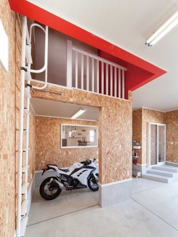 東創プランニングサービス 【1900万円】【ガレージハウス】2台のバイクと車も余裕で入る！アメリカンスタイルの家の建築実例画像4