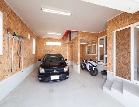 東創プランニングサービス 【1900万円】【ガレージハウス】2台のバイクと車も余裕で入る！アメリカンスタイルの家の建築実例画像6