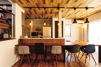 東創プランニングサービス 【1000万円台】造作家具たっぷり。無垢&アイアンのクールなインダストリアル・スタイルの家【間取り有】の建築実例画像3