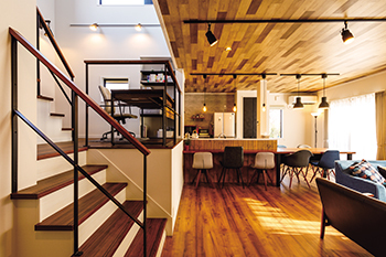 東創プランニングサービス 【1000万円台】造作家具たっぷり。無垢&アイアンのクールなインダストリアル・スタイルの家【間取り有】の建築実例画像5