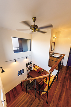 東創プランニングサービス 【1000万円台】造作家具たっぷり。無垢&アイアンのクールなインダストリアル・スタイルの家【間取り有】の建築実例画像10