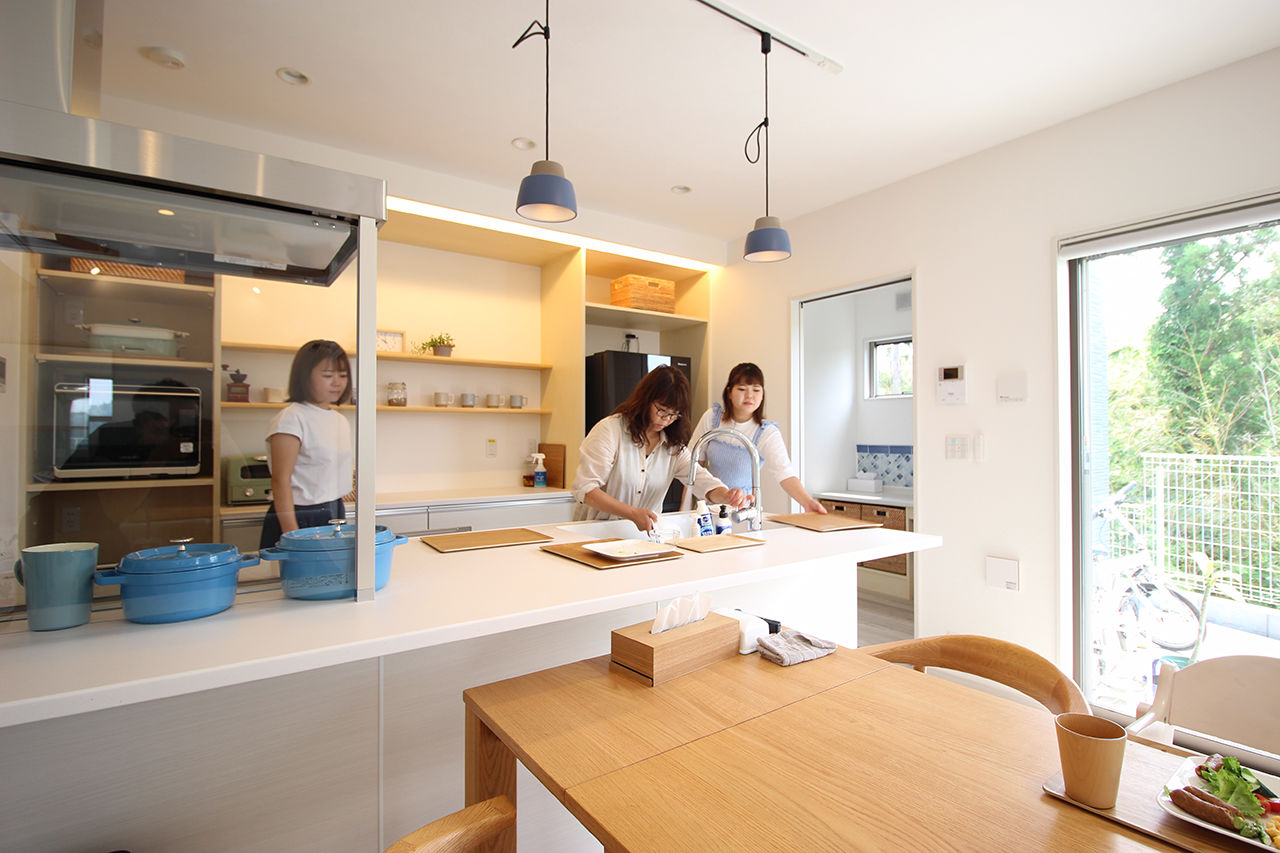 東創プランニングサービス 【市原市／ガレージハウス／吹き抜け／防音室】光と風を感じ、愛車との暮らしを楽しむ街中のリゾートヴィラの建築実例画像3