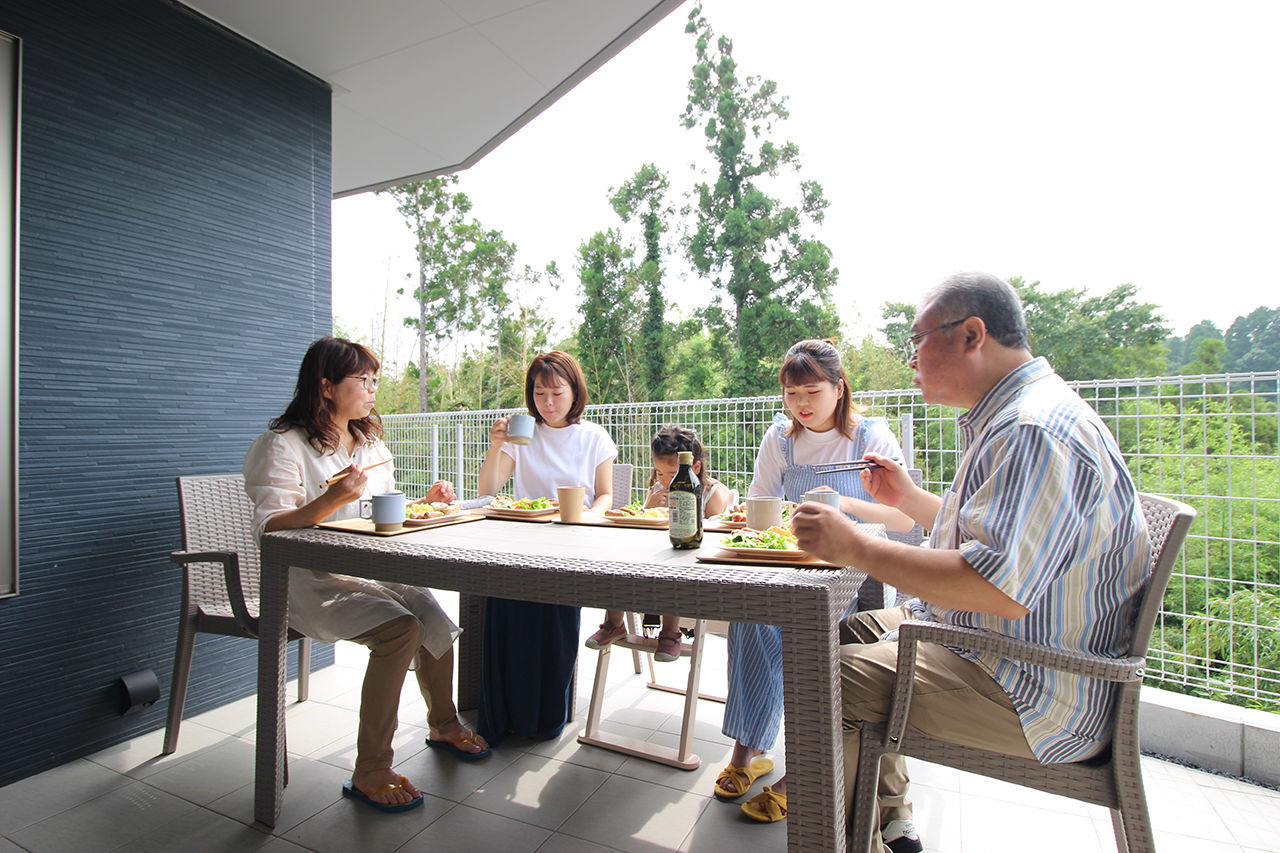 東創プランニングサービス 【市原市／ガレージハウス／吹き抜け／防音室】光と風を感じ、愛車との暮らしを楽しむ街中のリゾートヴィラの建築実例画像4