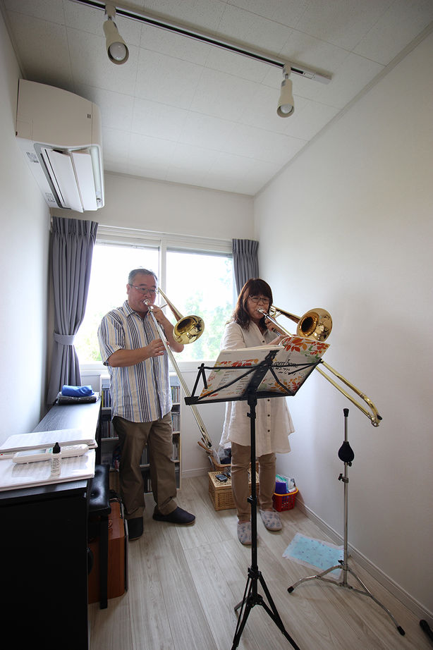 東創プランニングサービス 【市原市／ガレージハウス／吹き抜け／防音室】光と風を感じ、愛車との暮らしを楽しむ街中のリゾートヴィラの建築実例画像6