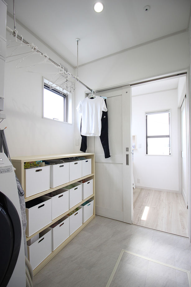 東創プランニングサービス 【市原市／ガレージハウス／吹き抜け／防音室】光と風を感じ、愛車との暮らしを楽しむ街中のリゾートヴィラの建築実例画像9