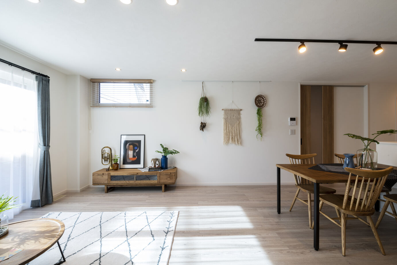 ホーム企画センター 【札幌市】コンクリートとボタニカルが共存する屋上庭園のある住まいの建築実例画像2