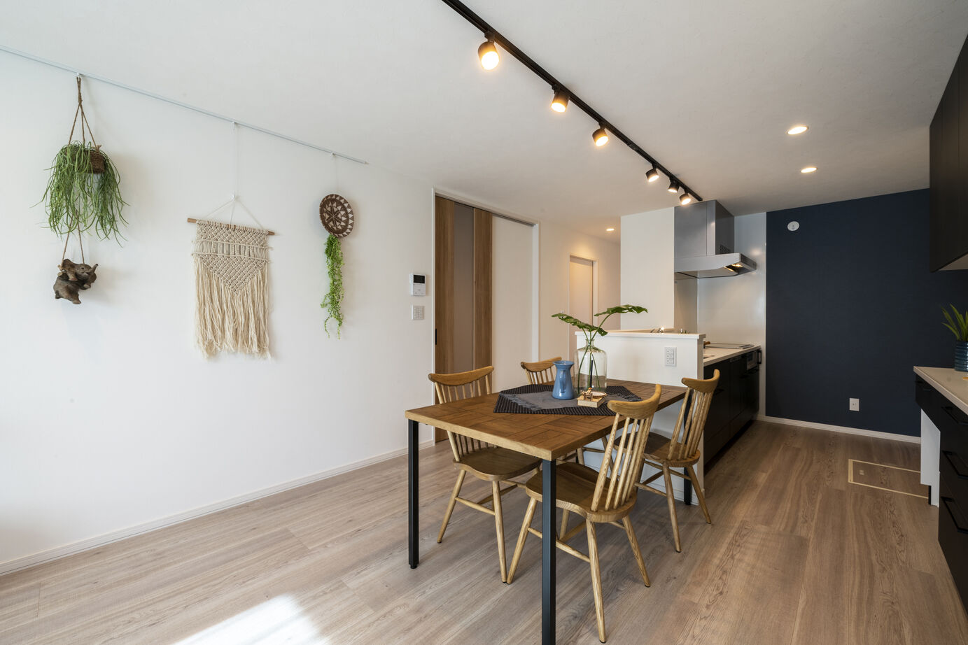 ホーム企画センター 【札幌市】コンクリートとボタニカルが共存する屋上庭園のある住まいの建築実例画像5