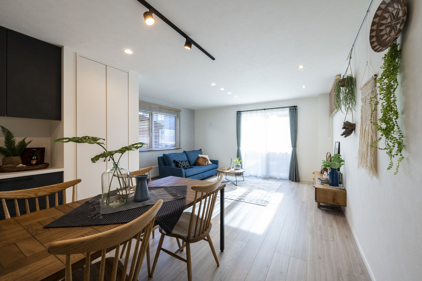 ホーム企画センター 【札幌市】コンクリートとボタニカルが共存する屋上庭園のある住まいの建築実例画像6