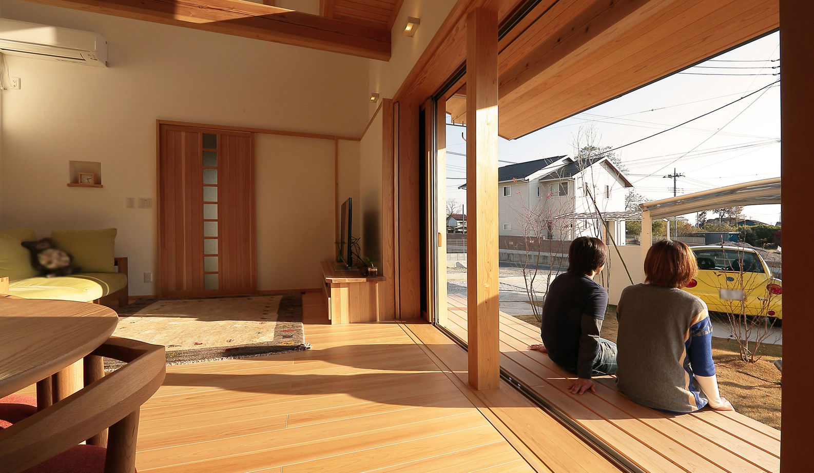 Toiro　四季の住まい 豪快に葺き降ろした大屋根が特徴的な外観の自然素材に囲まれた住まいの建築実例画像5