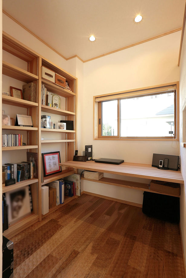 Toiro　四季の住まい 豪快に葺き降ろした大屋根が特徴的な外観の自然素材に囲まれた住まいの建築実例画像8