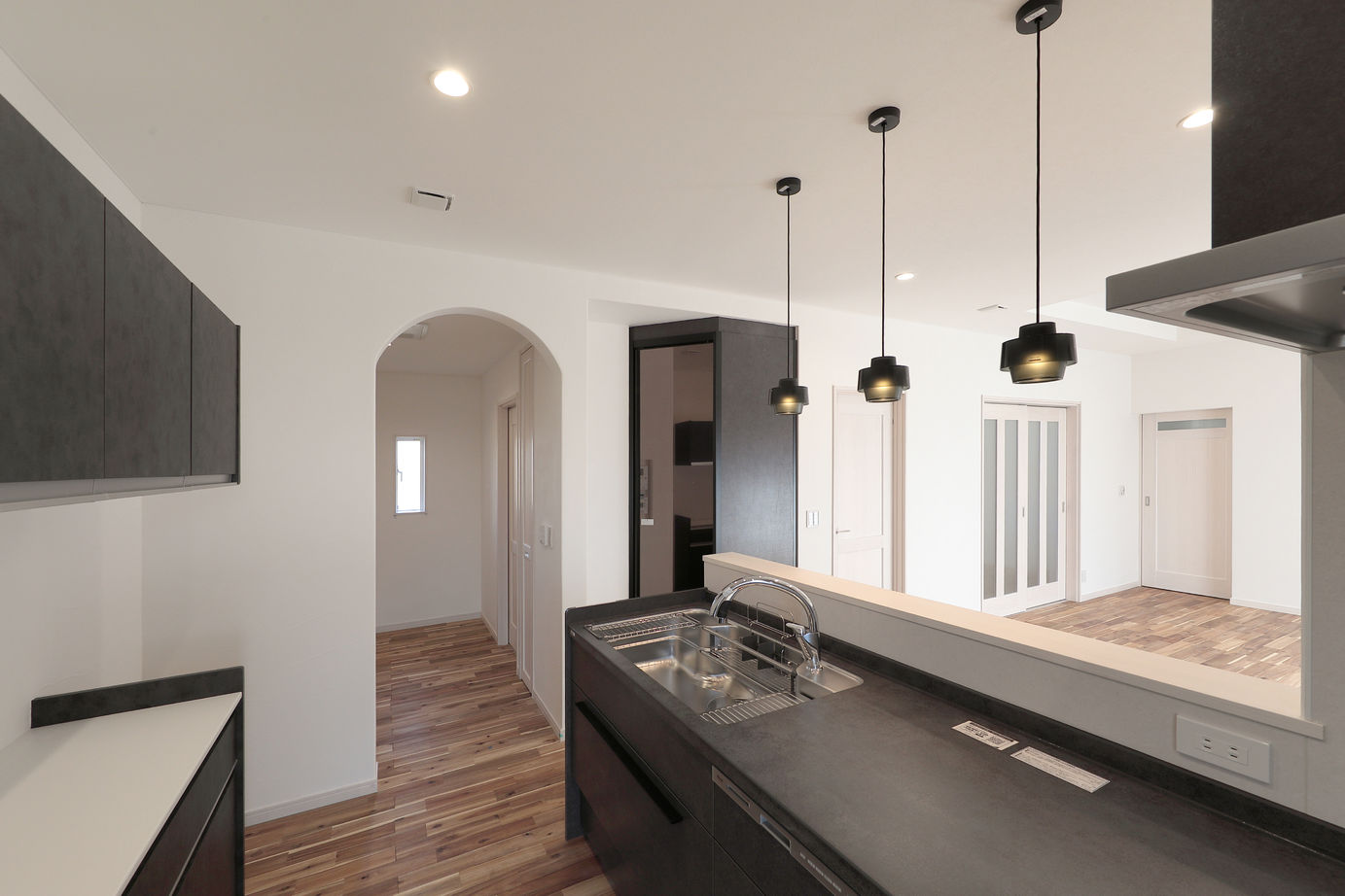 Toiro　四季の住まい 【平屋】無垢材と漆喰で創る、家族みんなが暮らしを楽しむ家の建築実例画像2