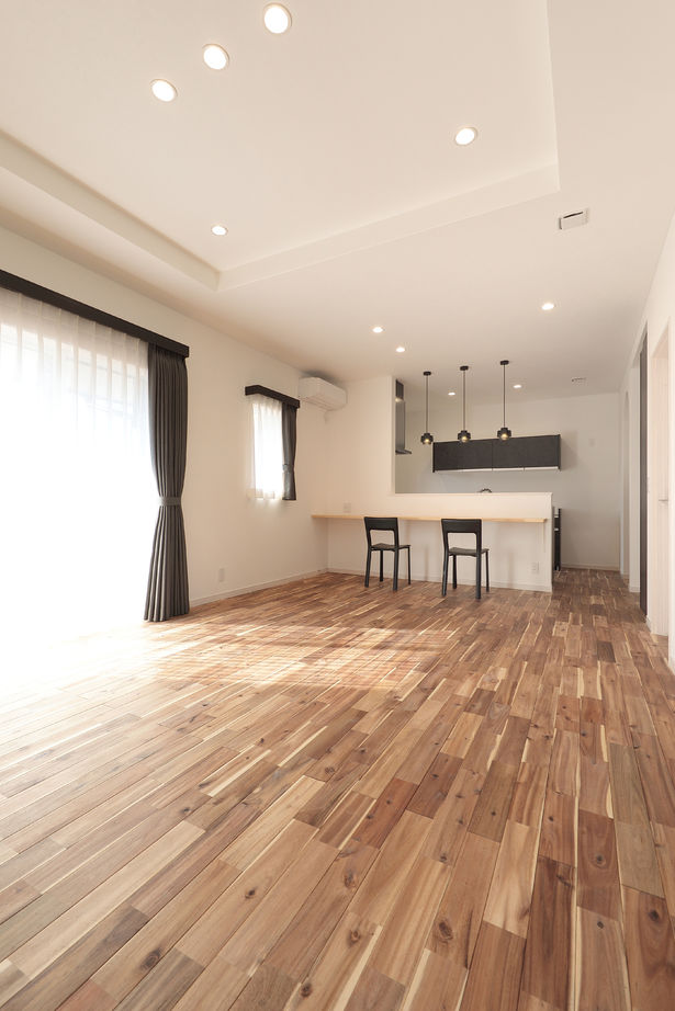 Toiro　四季の住まい 【平屋】無垢材と漆喰で創る、家族みんなが暮らしを楽しむ家の建築実例画像3